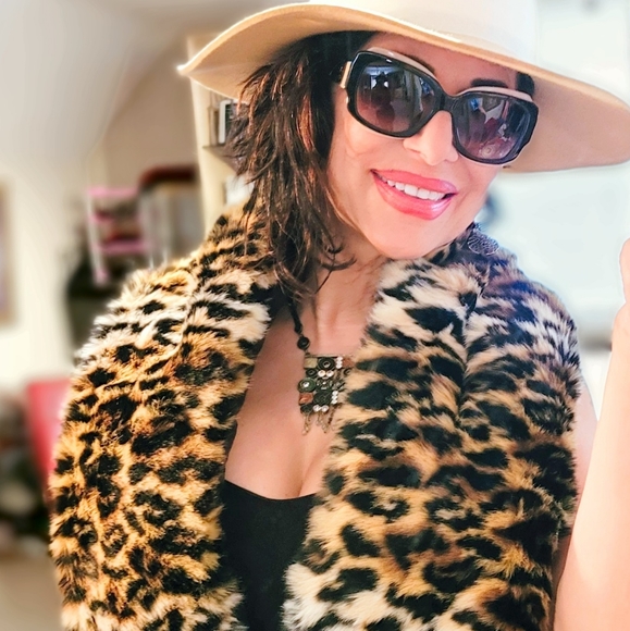 Elegant faux fur thick scarf - Picture 5 of 16